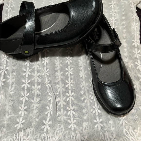 Wonder Works by Dansko shoes - Picture 5 of 7